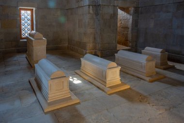 Bakü, Azerbaycan, 16 Eylül 2023: Bakü, Azerbaycan 'daki Shirvanshahs Sarayı' ndaki mezarlar