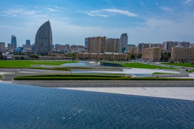 Bakü, Azerbaycan, 17 Eylül 2023: Heydar Aliyev Merkezi, Azerbaycan 'dan Bakü manzarası