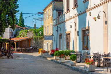 Trebinje, Bosna-Hersek, 11 Temmuz 2023: Bosna-Hersek 'in eski Trebinje kentinde yaz günü