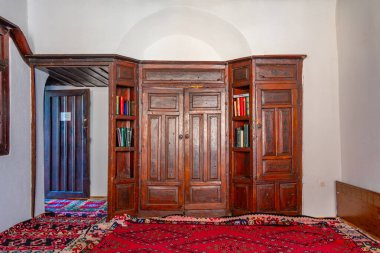 Blagaj, Bosna-Hersek, 11 Temmuz 2023: Blagaj Tekke - Bosna-Hersek 'teki deniz kıyısındaki uçurumlara inşa edilen tarihi Sufi manastırı