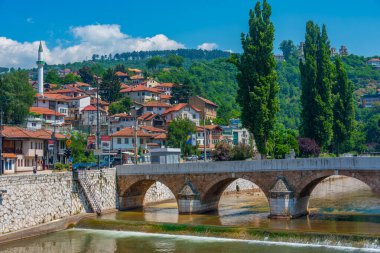 Saraybosna, Bosna-Hersek, 15 Temmuz 2023: Saraybosna, Bosna ve Hercegovina 'daki Sehercehaja Köprüsü