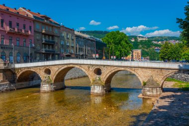 Saraybosna, Bosna-Hersek, 15 Temmuz 2023: Saraybosna, Bosna ve Hercegovina 'daki Latin Köprüsü