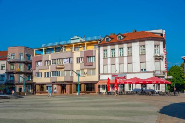 Bihac, Bosna-Hersek, 18 Temmuz 2023: Bosna-Hersek 'in eski kenti Bihac' ta sokak