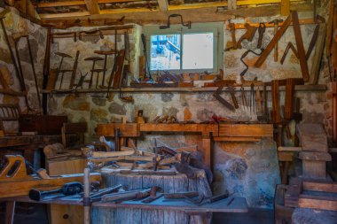 Banja Luka, Bosna-Hersek, 18 Temmuz 2023: Bosna-Hersek 'teki Ljubacke Doline etnik köyünün içi