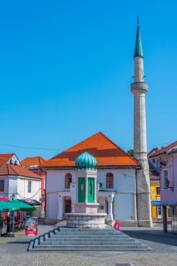 Tuzla, Bosna-Hersek, 19 Temmuz 2023: Bosna 'nın Tuzla kentindeki Özgürlük Meydanı' nda yaz günü
