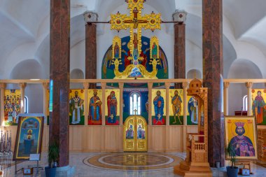 Visegrad, Bosna-Hersek, 21 Temmuz 2023: Andricgrad, Visegrad, Bosna-Hersek 'teki Aziz Çar Lazarus Kilisesi