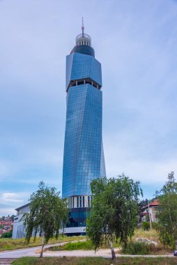 Saraybosna, Bosna-Hersek, 21 Temmuz 2023: Saraybosna, Bosna-Hersek 'teki Avaz büküm kulesi