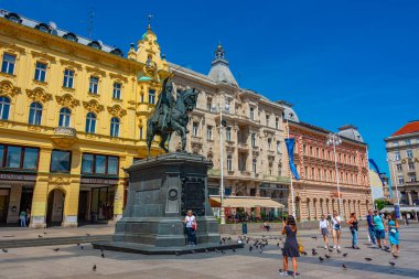 Zagreb, Hırvatistan, 30 Haziran 2023: Hırvatistan 'ın Zagreb kentindeki Ban Jelaciç meydanında yaz günü
