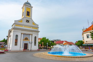 Djakovo, Hırvatistan, 1 Temmuz 2023: Hırvatistan 'ın Djakovo kentindeki Azizler Kilisesi