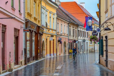 Varazdin, Hırvatistan, 3 Temmuz 2023: Hırvat kenti Varazdin 'de bir yaz akşamı