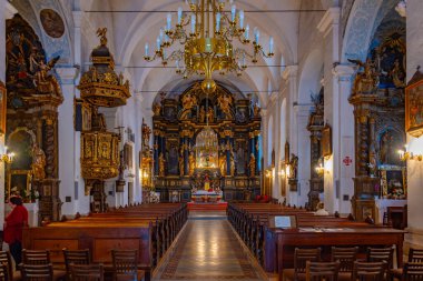 Varazdin, Hırvatistan, 3 Temmuz 2023: Hırvat kenti Varazdin 'deki Aziz İvan Kilisesi' nin İçişleri