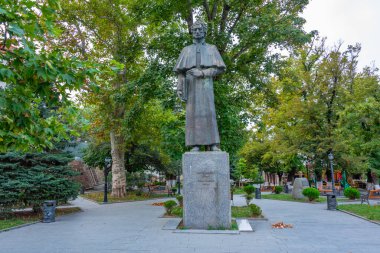 Sighnaghi, Gürcistan, 29 Ağustos 2023: Sighnaghi, Gürcistan 'da Solomon Dodashvili heykeli