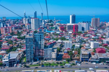 Batumi, Georgia, 31 Ağustos 2023: Argo teleferiği Batumi, Georgia şehir merkezine gidiyor