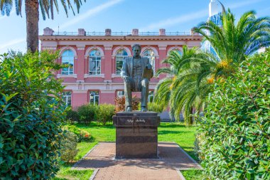 Batumi, Gürcistan, 31 Ağustos 2023: Batumi, Gürcistan 'da Memed Abashidze Heykeli