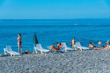 Batumi, Georgia, 31 Ağustos 2023: Batumi, Georgia 'da bir plajda yaz günü