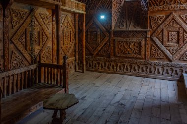 Akhaltsikhe, Gürcistan, 9 Eylül 2023: Akhaltsikhe 'deki Rabati kalesinde oyulmuş oda
