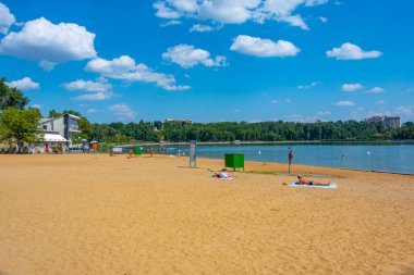 Chisinau, Moldova, 23 Ağustos 2023: Chisinau, Moldova 'daki Valea Morilor parkında plaj