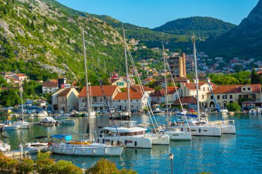 Kotor, Karadağ, 4 Temmuz 2023: Kotor, Karadağ 'da Marina