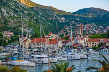 Kotor, Karadağ, 4 Temmuz 2023: Kotor, Karadağ 'da Marina