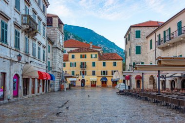 Kotor, Karadağ, 5 Temmuz 2023: Karadağ 'ın eski Kotor kentindeki saat kulesi