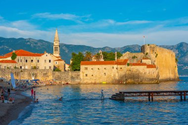 Budva, Karadağ, 5 Temmuz 2023: Karadağ 'ın eski Budva kentinin manzarası