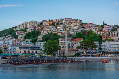 Ulcinj, Karadağ, 6 Temmuz 2023: Karadağ 'ın Ulcinj kentinde bir plajda gün batımı