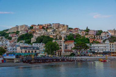 Ulcinj, Karadağ, 6 Temmuz 2023: Karadağ 'ın Ulcinj kentinde bir plajda gün batımı