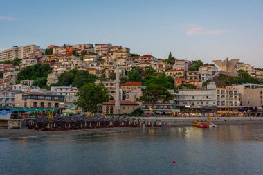 Ulcinj, Karadağ, 6 Temmuz 2023: Karadağ 'ın Ulcinj kentinde bir plajda gün batımı