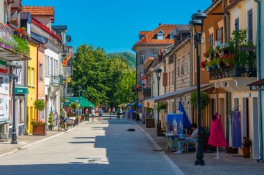 Çetince, Karadağ, 8 Temmuz 2023: Karadağ 'ın eski Çetince kentindeki Dar Sokak