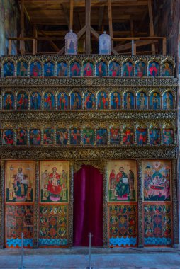 Targoviste, Romanya, 7 Ağustos 2023: Romanya 'nın Targoviste kentindeki Büyük Kraliyet Kilisesi' nin İçi