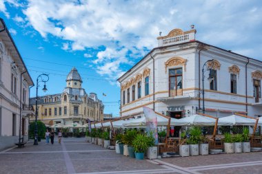 Craiova, Romanya, 7 Ağustos 2023: Romanya 'nın Craiova kentindeki yaya caddesi