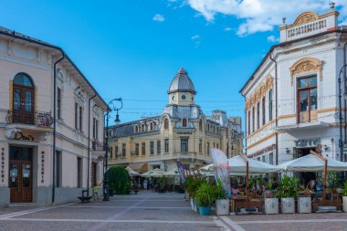 Craiova, Romanya, 7 Ağustos 2023: Romanya 'nın Craiova kentindeki yaya caddesi