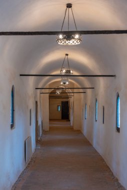 Hunedoara, Romanya, 9 Ağustos 2023: Romanya 'nın Hunedoara kentindeki Korvin şatosunun içi