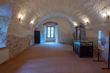 Hunedoara, Romanya, 9 Ağustos 2023: Romanya 'nın Hunedoara kentindeki Korvin şatosunun içi