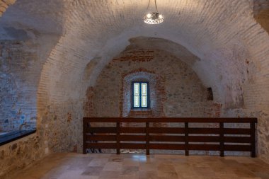 Hunedoara, Romanya, 9 Ağustos 2023: Romanya 'nın Hunedoara kentindeki Korvin şatosunun içi