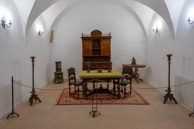 Hunedoara, Romanya, 9 Ağustos 2023: Romanya 'nın Hunedoara kentindeki Korvin şatosunun içi