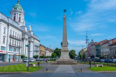 Arad, Romanya, 10 Ağustos 2023: Romanya 'nın Arad kentindeki Kutsal Üçleme Anıtı