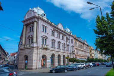 Arad, Romanya, 10 Ağustos 2023: Romanya 'nın Arad kentindeki Devrim Bulvarında yaz günü