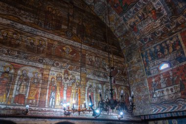 Desesti, Romanya, 11 Ağustos 2023: Romanya 'nın Desesti kentindeki Kutsal Paraskeva Kilisesi' nin İçi