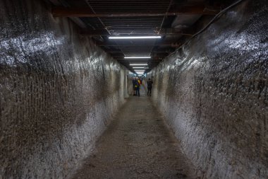 Turda, Romanya, 12 Ağustos 2023: Romanya 'da Turda tuz madeninin içi