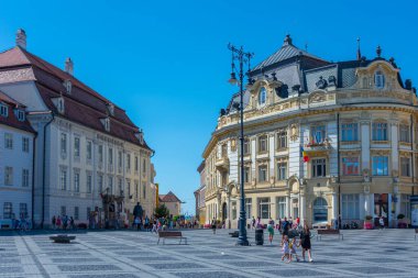 Sibiu, Romanya, 13 Ağustos 2023: Romanya 'nın Sibiu kentindeki belediye binası