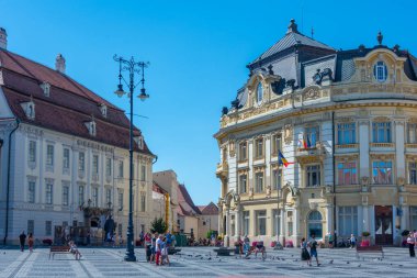 Sibiu, Romanya, 13 Ağustos 2023: Romanya 'nın Sibiu kentindeki belediye binası