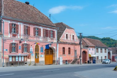 Mosna, Romanya, 15 Ağustos 2023: Romanya 'nın Mosna köyündeki tipik sakson evleri