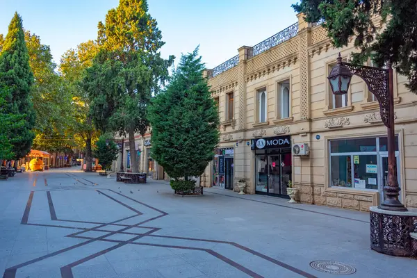 Ganja, Azerbaycan, 15 Eylül 2023: Ganja, Azerbaycan merkezindeki Cavadkhan Caddesi