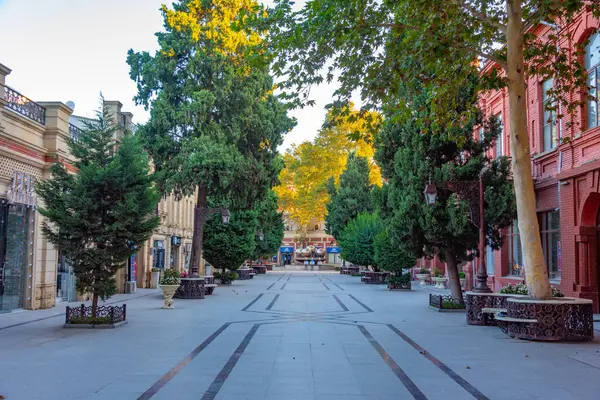 Ganja, Azerbaycan, 15 Eylül 2023: Ganja, Azerbaycan merkezindeki Cavadkhan Caddesi