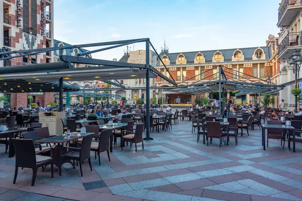 Batumi, Gürcistan, 31 Ağustos 2023: Gürcistan 'da Batum Meydanı' nın gün batımı manzarası