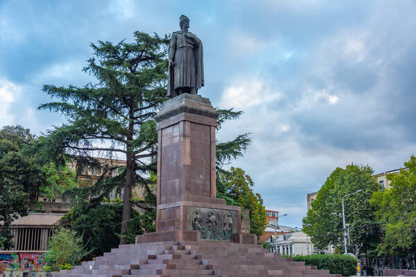Тбилиси, Грузия, 11 сентября 2023 года: Памятник Шота Руставели в Тбилиси, Грузия