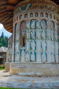 Voronet, Romanya, 17 Ağustos 2023: Romanya 'daki Voronet manastırındaki Fresklerin Detayları