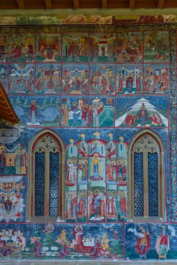 Sucevita, Romanya, 17 Ağustos 2023: Romanya 'daki Sucevita manastırındaki Fresklerin Detayları