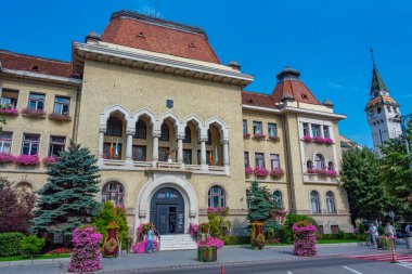 Targu Mures, Romanya, 18 Ağustos 2023: Romanya 'nın Targu Mures kentindeki belediye binası